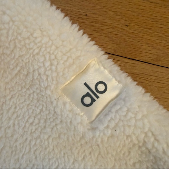 ALO Ivory Sherpa Edge Shacket | Size: Medium | Never Worn - Picture 13 of 16